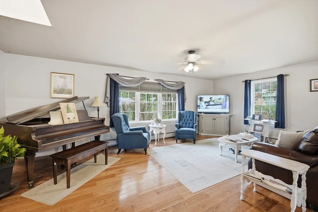 Photo of 7 Hillside Meadows Dr