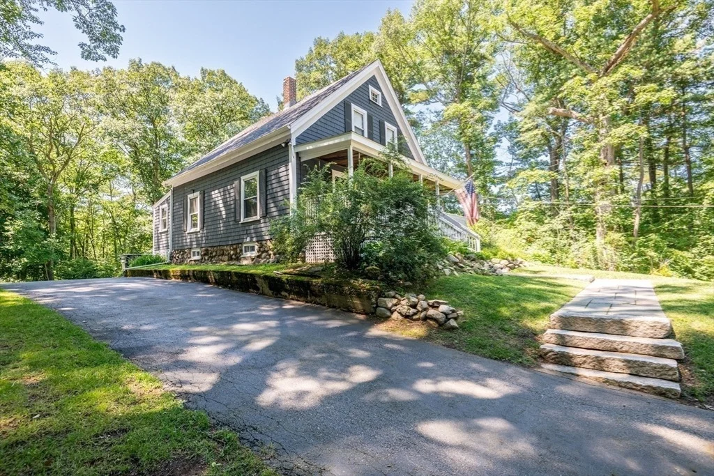 Photo of 34 Lowell Road