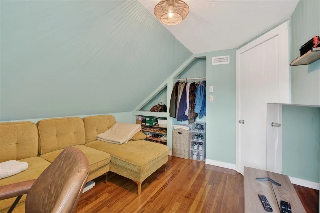 Photo of 29 Bacheller St