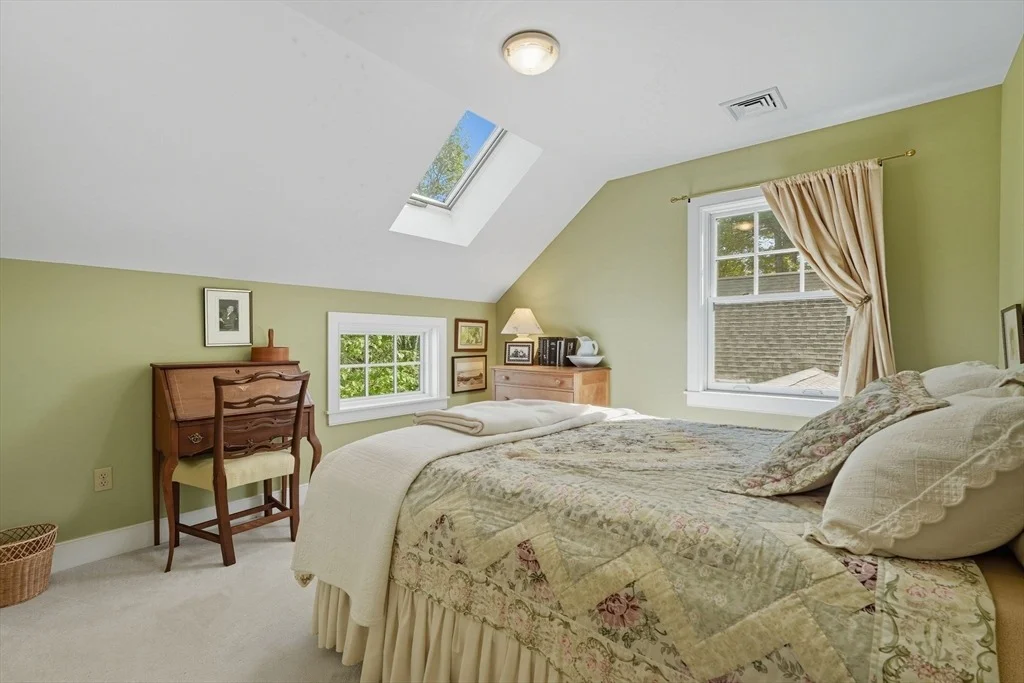 Photo of 901 Roaring Brook Road