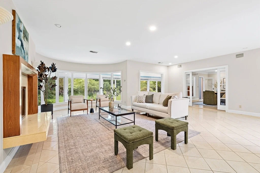 Photo of 1 Knollwood Dr
