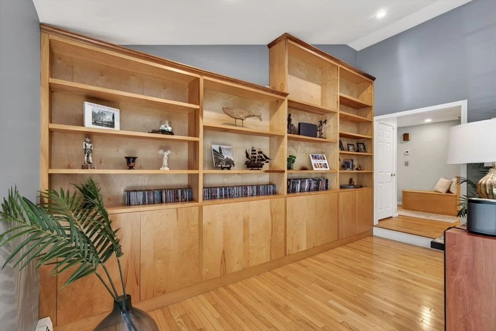 Photo of 28 Algonquin Ave