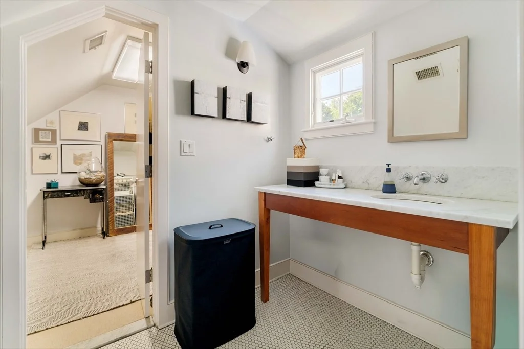 Photo of 2 Maple Pl