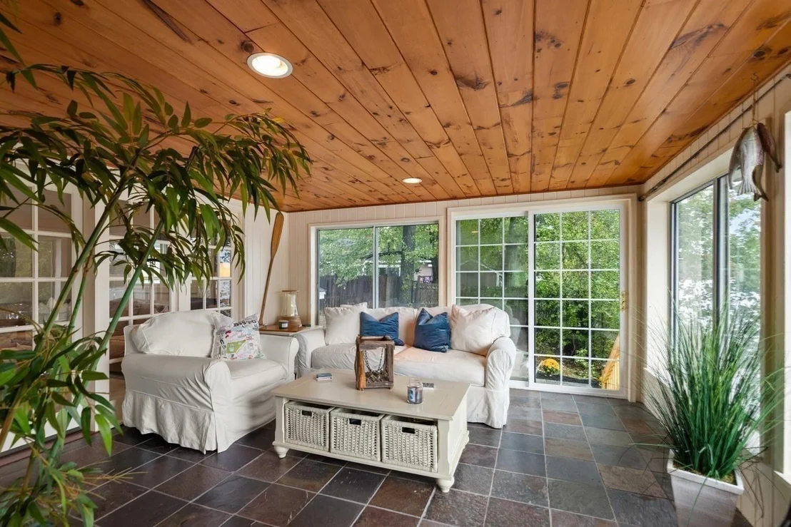 Photo of 35 Lakeside Blvd