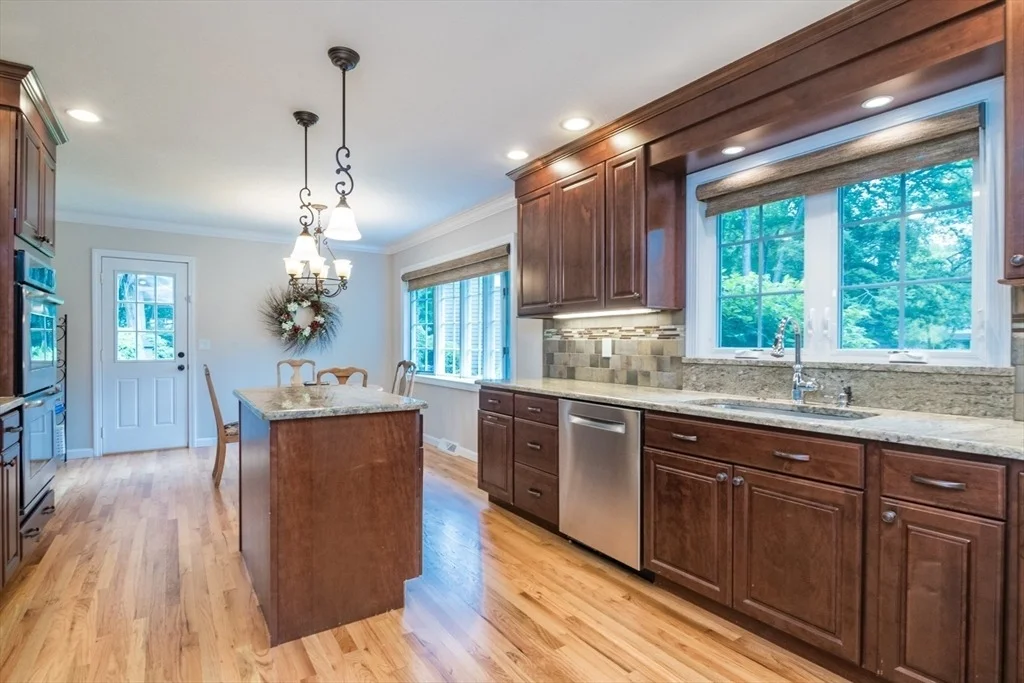 Photo of 42 Elizabeth Cir