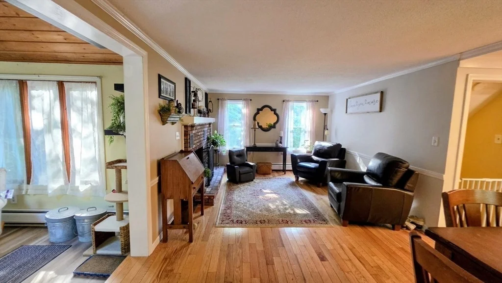 Photo of 2 Greenleaf Dr