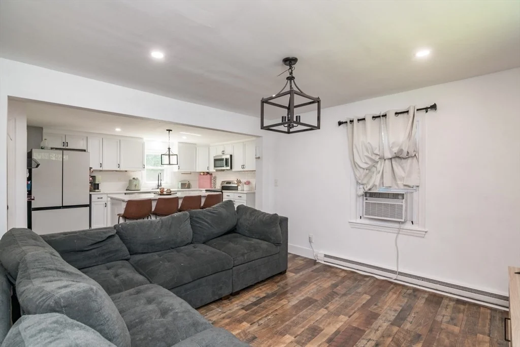 Photo of 379 Roosevelt Ave