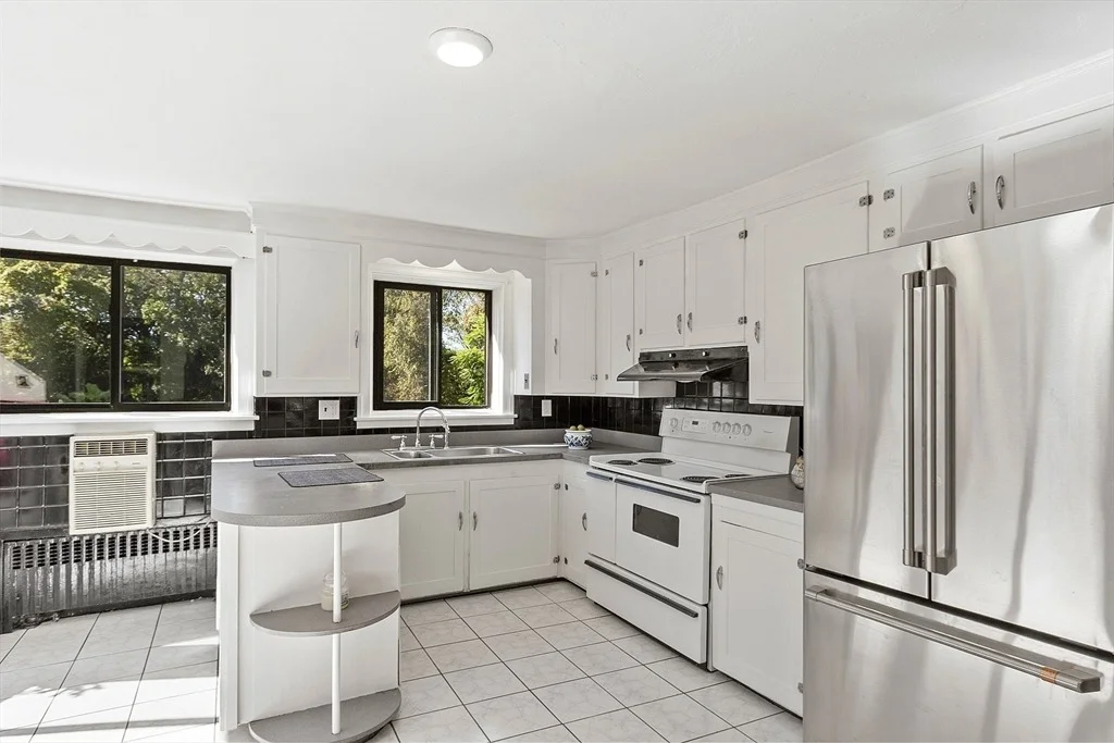 Photo of 256 Massasoit Rd