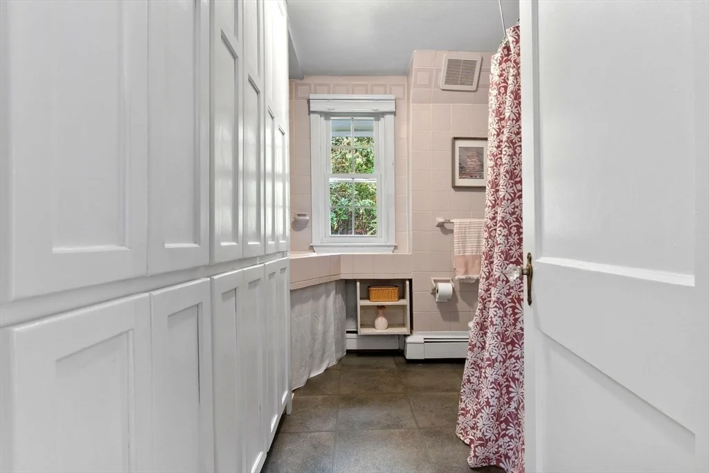 Photo of 6 Pew Ave