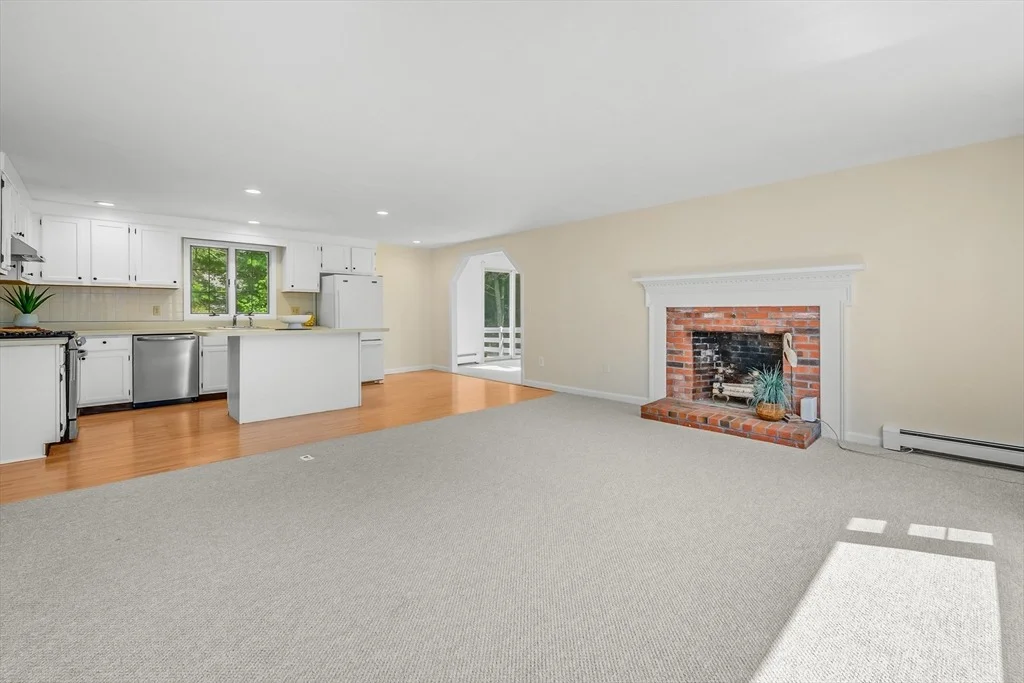 Photo of 295 Westwind Cir