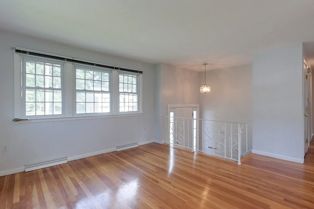 Photo of 392 Acton Rd