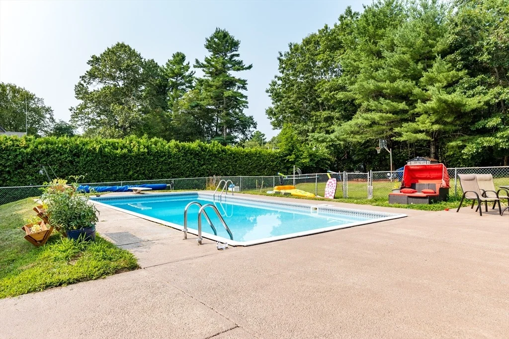 Photo of 649 Middle Rd