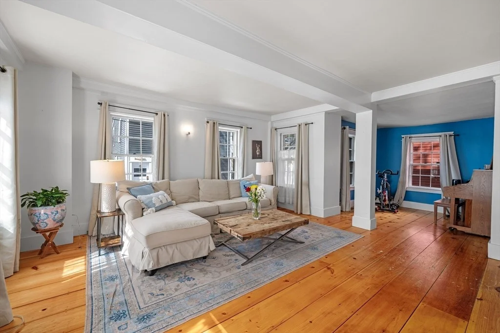Photo of 15 River St