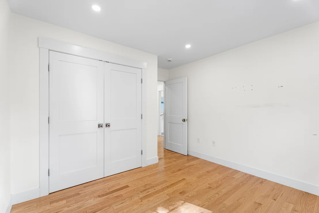 Photo of 32 Valmor St