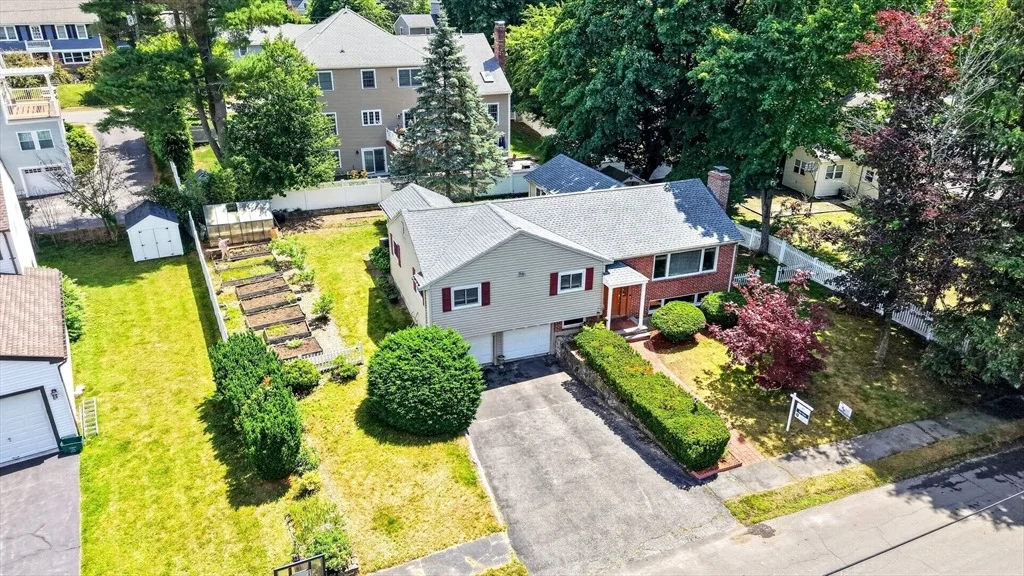 Photo of 32 Bobolink Rd