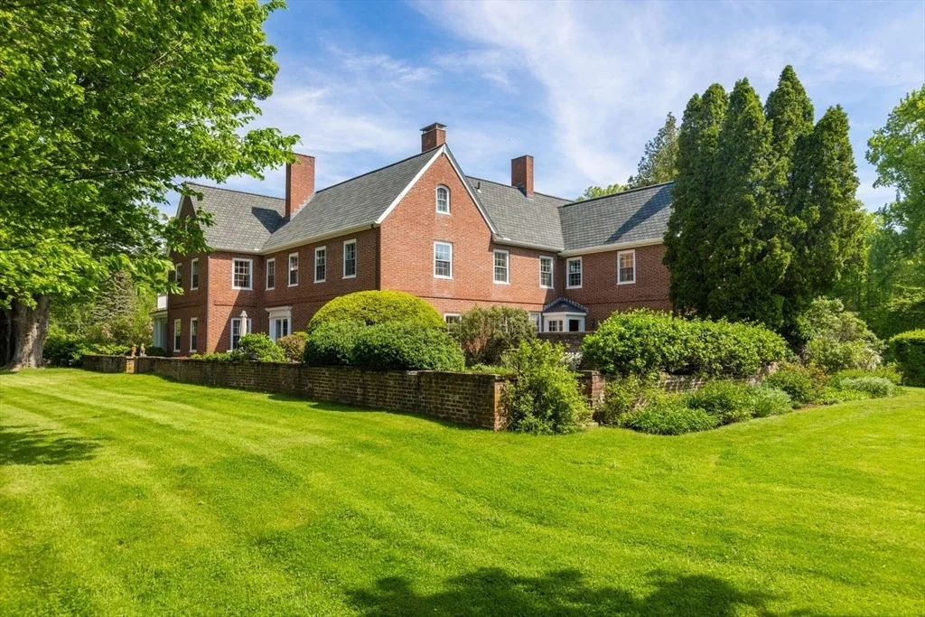 Photo of 82 River Rd