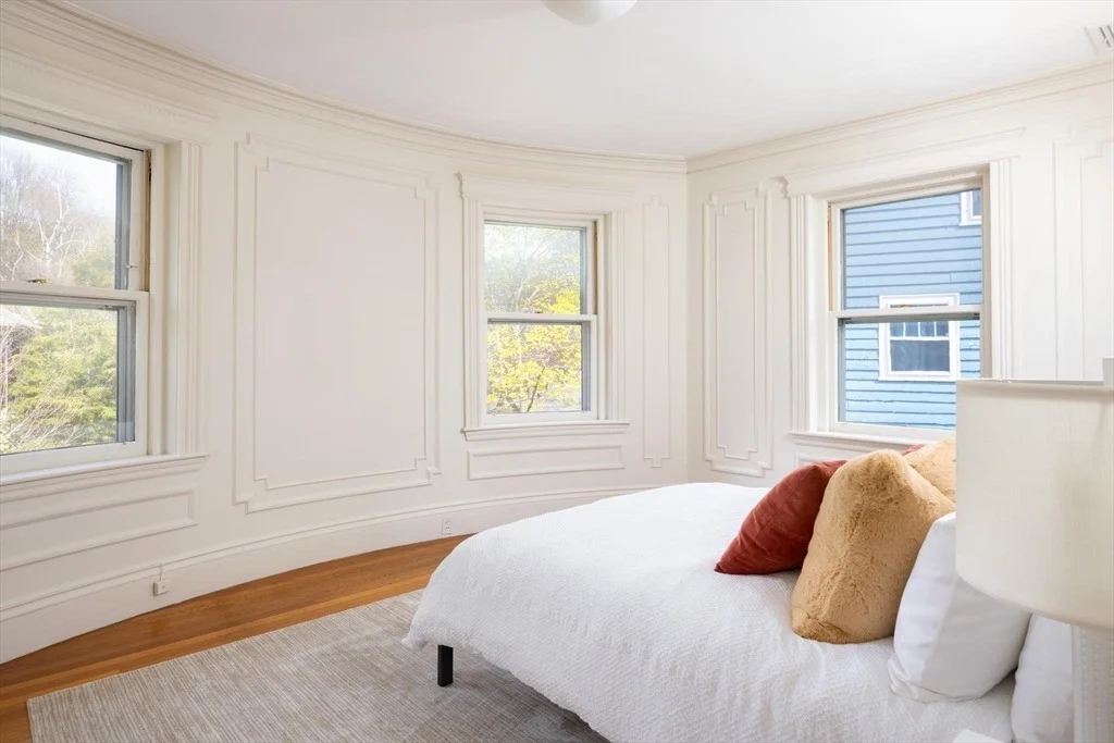 Photo of 87 Crowninshield Rd