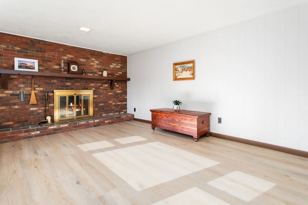 Photo of 9 Hemlock Rd