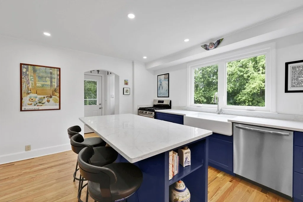 Photo of 378 Roosevelt Ave