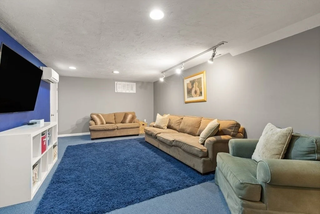 Photo of 24 Queens Cir