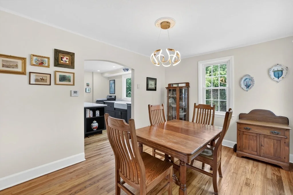 Photo of 378 Roosevelt Ave