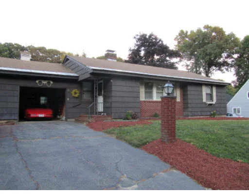 Photo of 27 Davis Rd