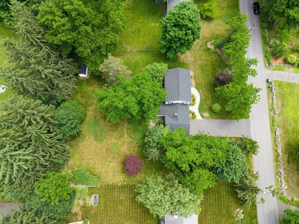 Photo of 6 Brookmont Dr