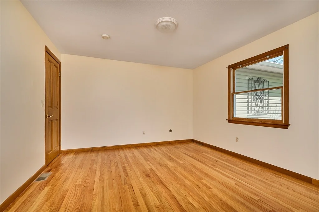 Photo of 89 Pondview Dr