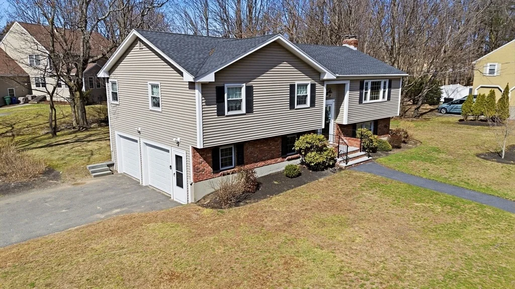 Photo of 75 Whitehall Ln
