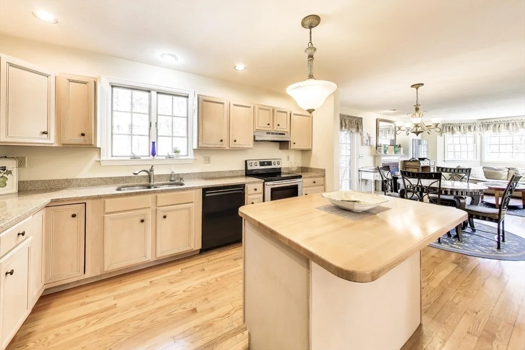 Photo of 101 River Rd