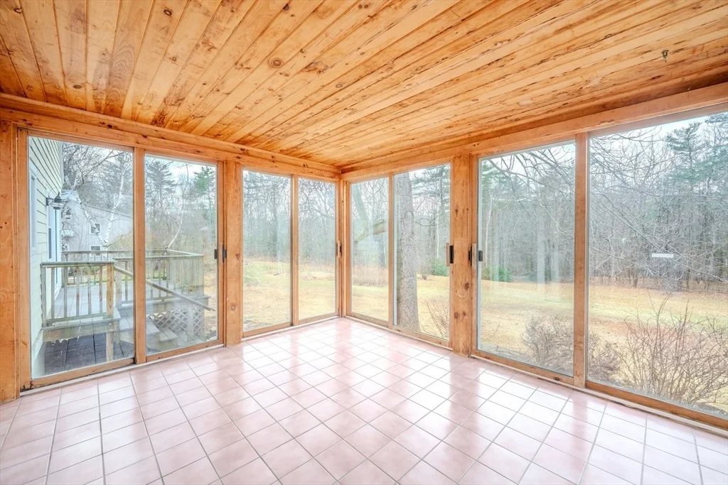Photo of 563 Piper Rd