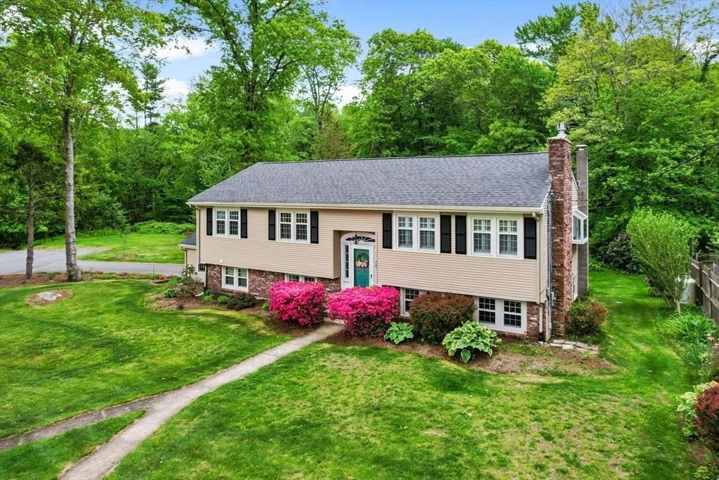 Photo of 70 Stevens Dr