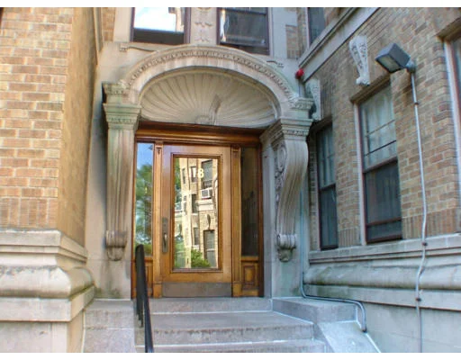 Photo of Unit 33 at 118 Riverway
