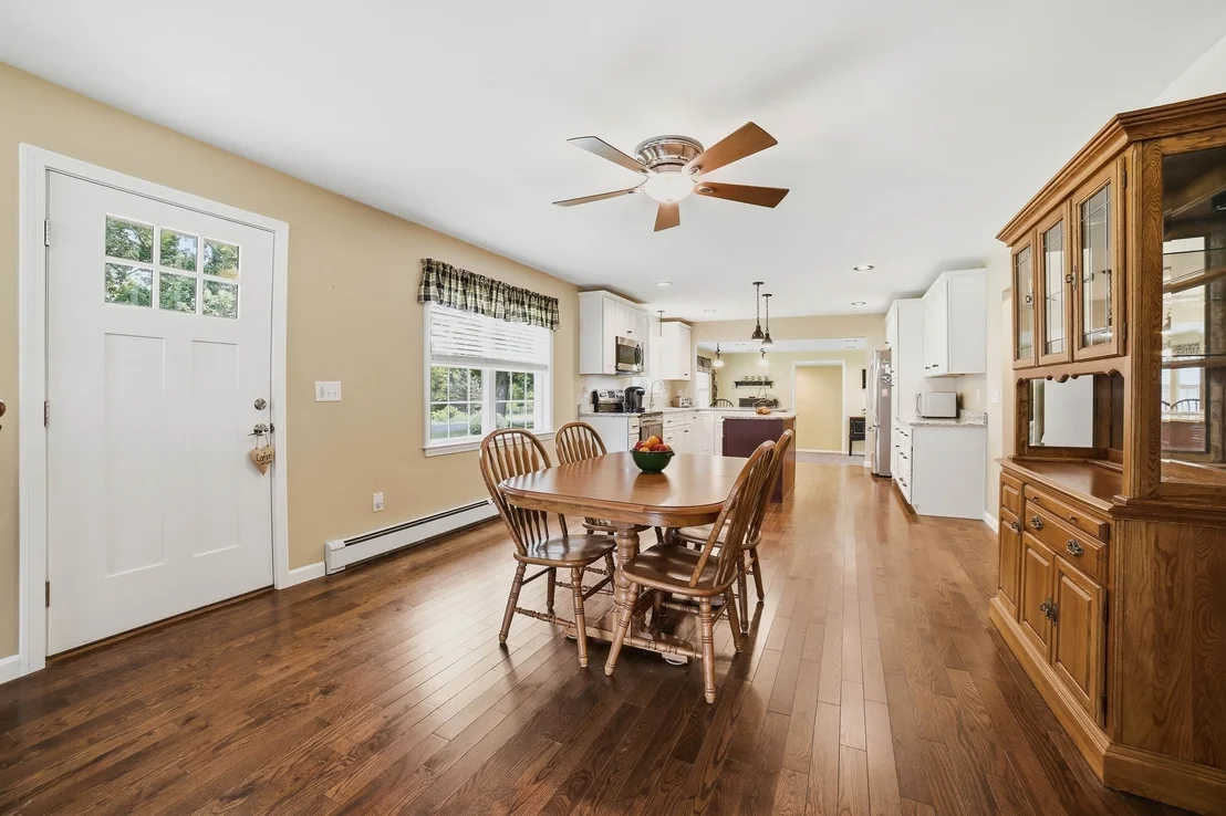 Photo of 425 River Road