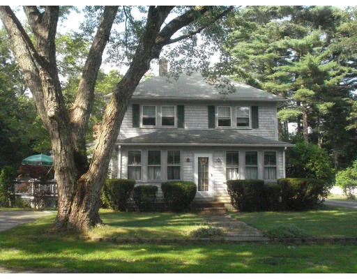 Photo of 1089 Main St