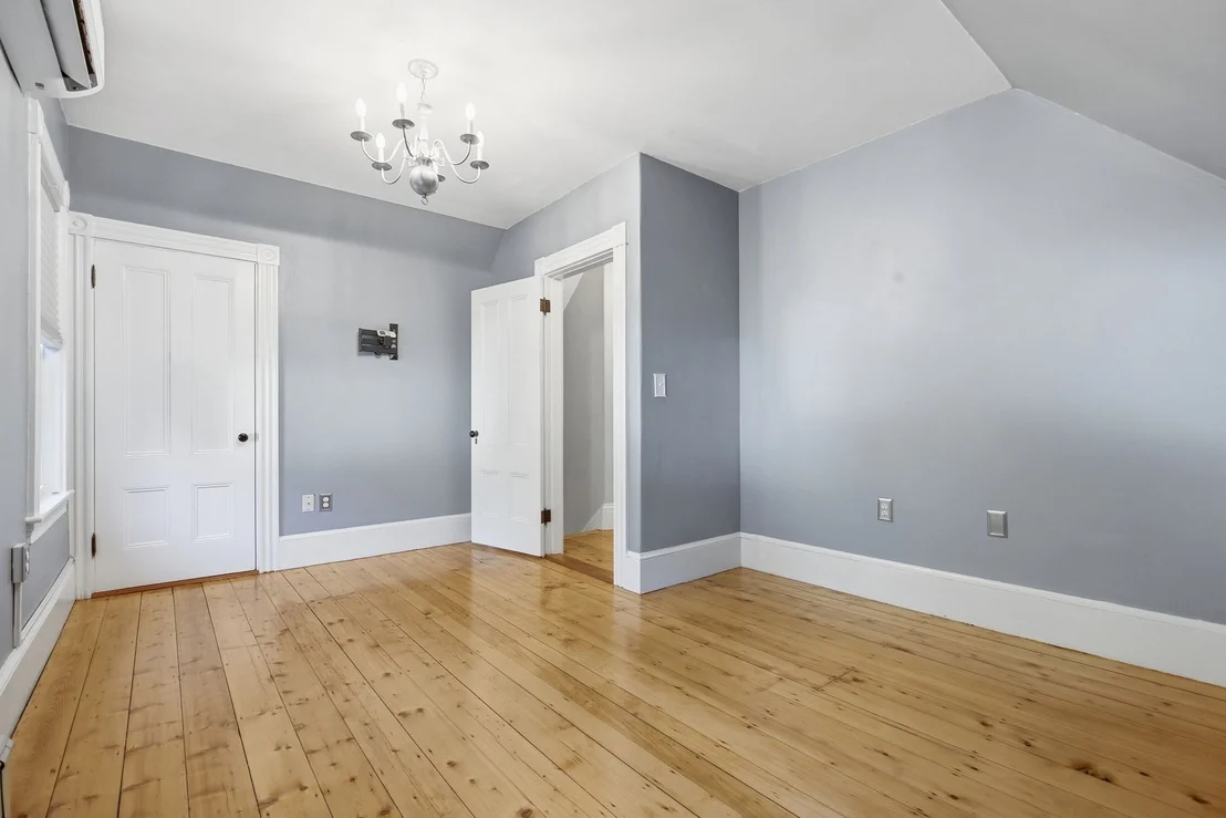 Photo of 10 Eaton St
