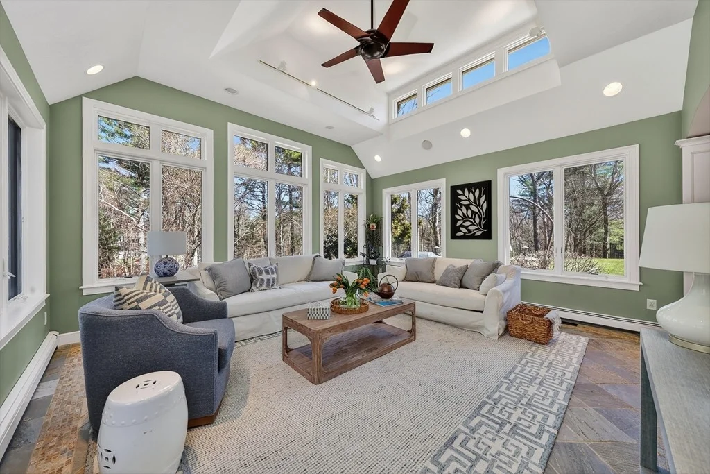 Photo of 37 Mast Hill Rd