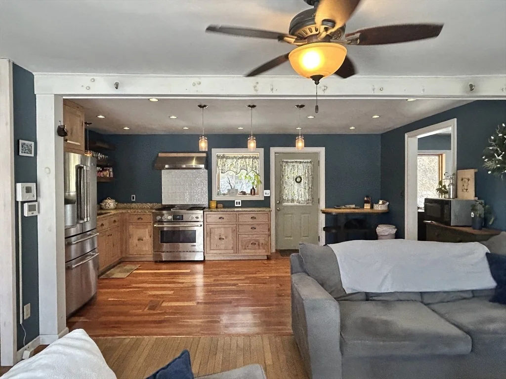 Photo of 552 Dwight Rd