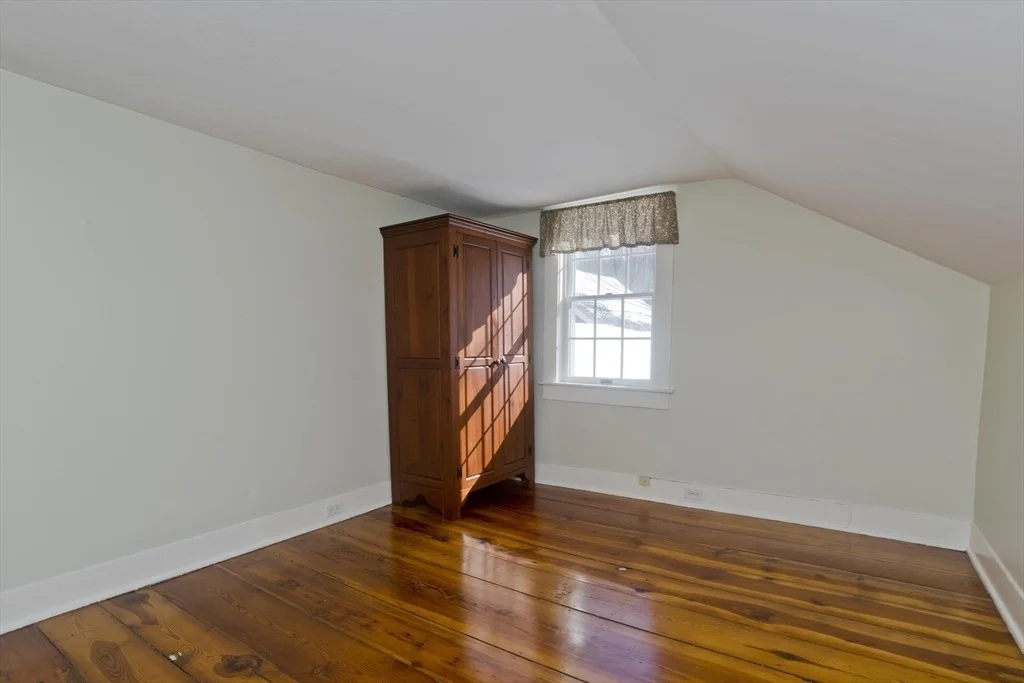 Photo of 172 Main St