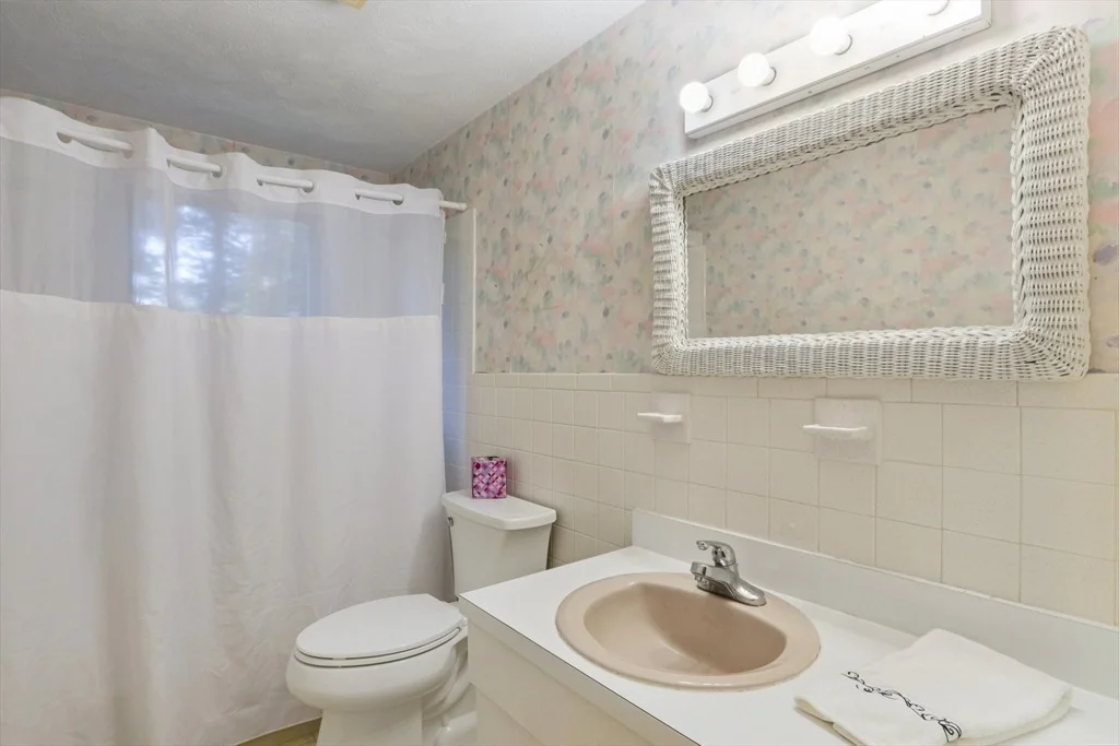Photo of 8 Glenn Dr