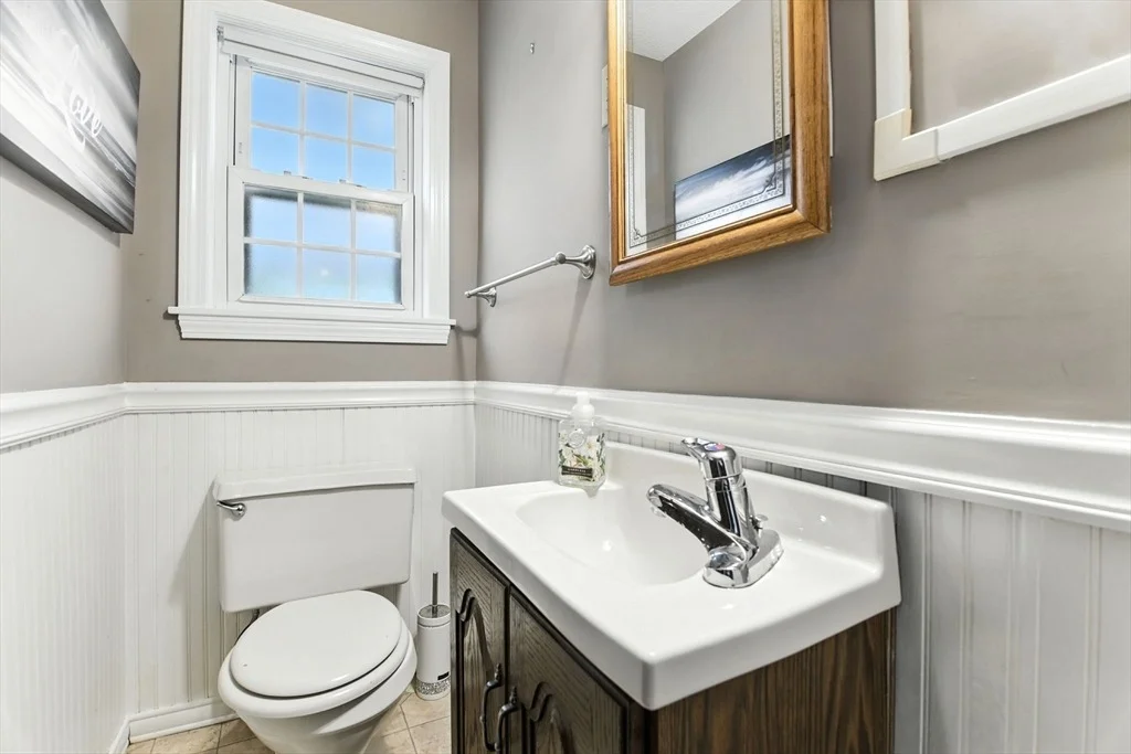 Photo of 384 Abbott St