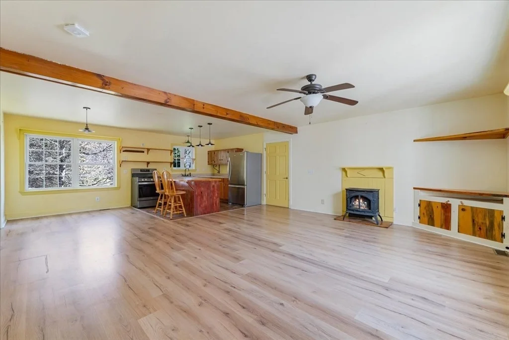 Photo of 1359 Broadway