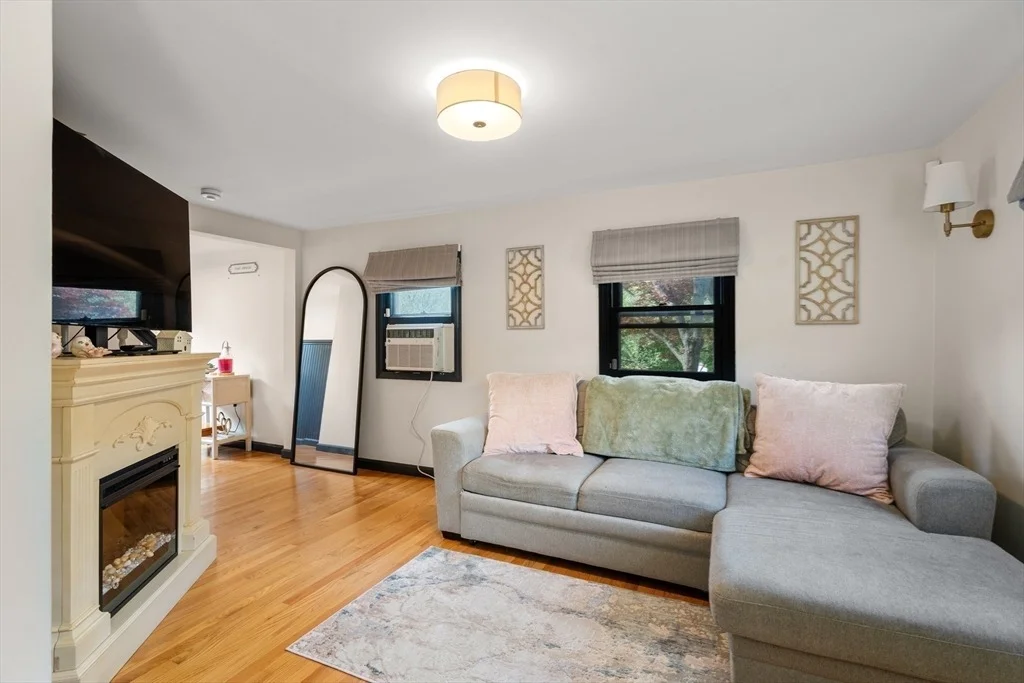 Photo of 84 Windsor Ave