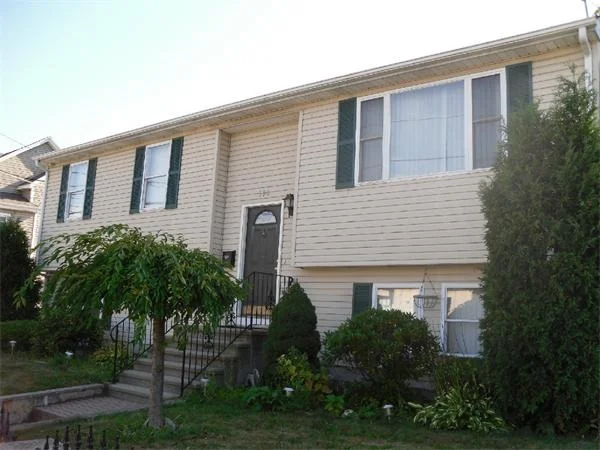 Photo of 396 Bay St.
