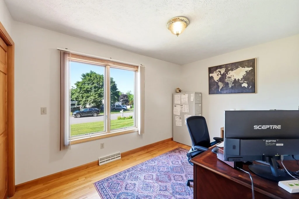 Photo of 142 Oak Knoll Cir
