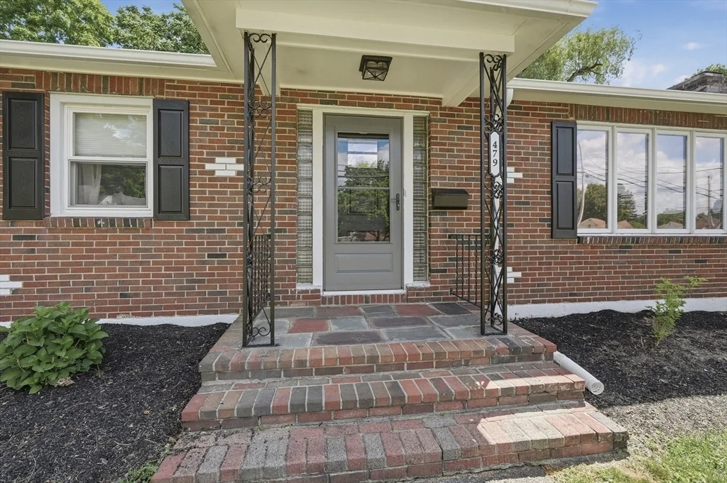 Photo of 479 Massasoit Road