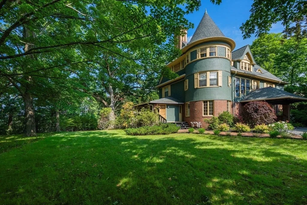 Photo of 379 Central