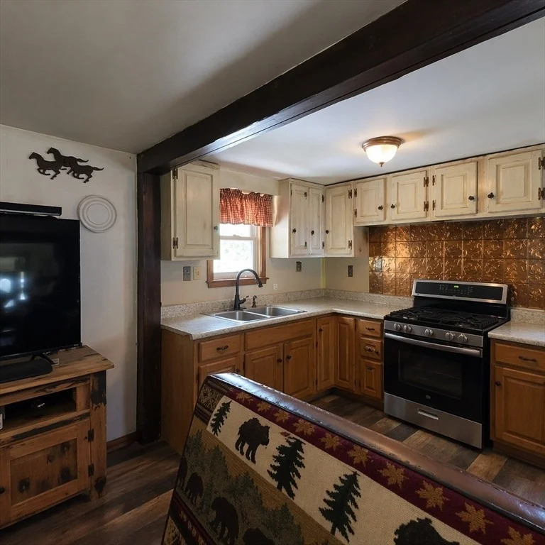 Photo of 851 Wendell Rd