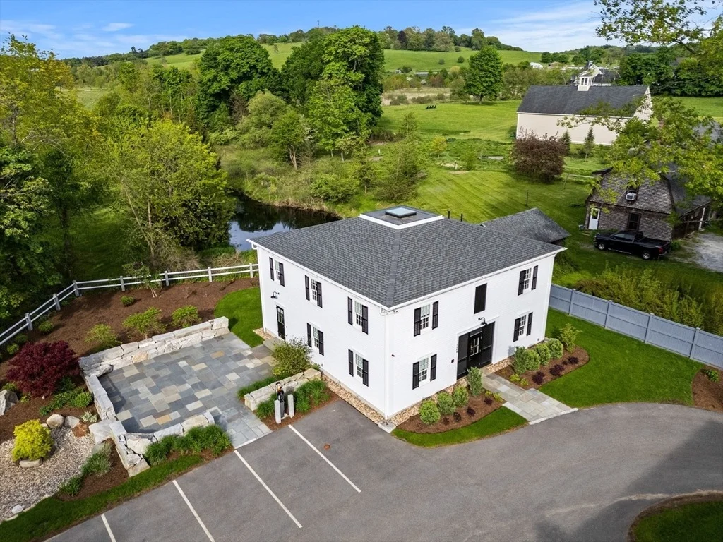 Photo of 186 Main St