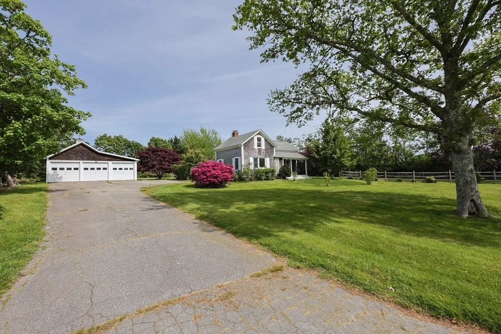 Photo of 460 W Main Rd